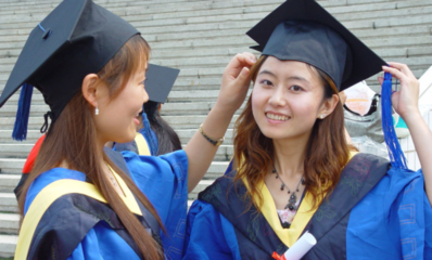 畢業(yè)后檔案與戶口仍在學(xué)校，第二年是否還算應(yīng)屆生？擇業(yè)身份全解析