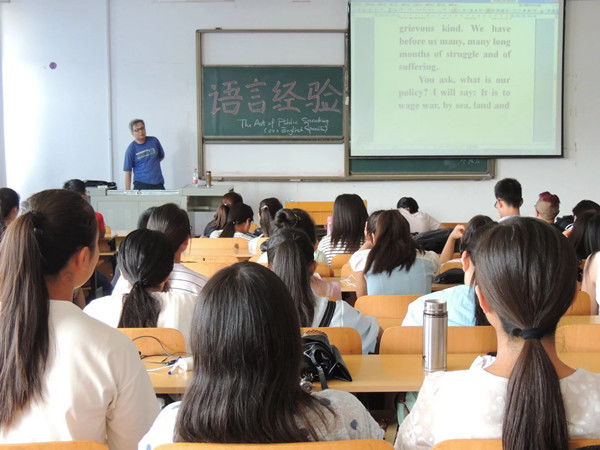 外語(yǔ)文化節(jié)系列之外語(yǔ)語(yǔ)言交流會(huì) 讓語(yǔ)言成為文化的橋梁
